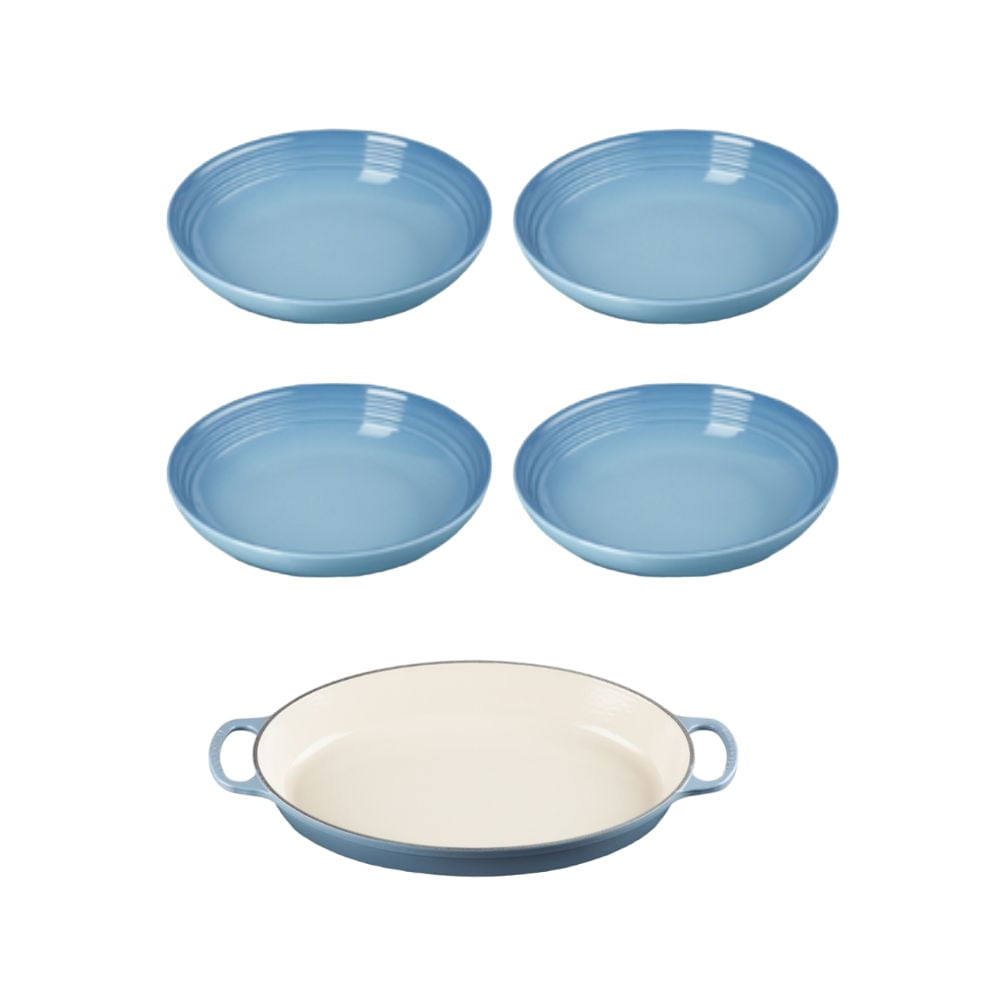 KIT LE CREUSET ASSADEIRA OVAL 36CM E 4 PRATOS FUNDOS 22CM EM CERÂMICA AZUL CHAMBRAY