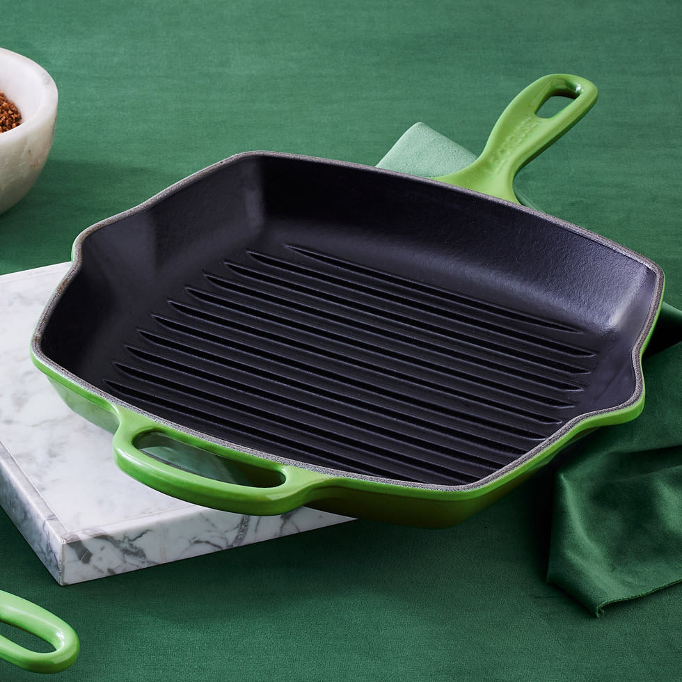 KIT LE CREUSET 2 PANELAS REDONDAS 20 E 24CM GRELHA QUADRADA 26CM EM FERRO ESMALTADO VERDE BAMBU