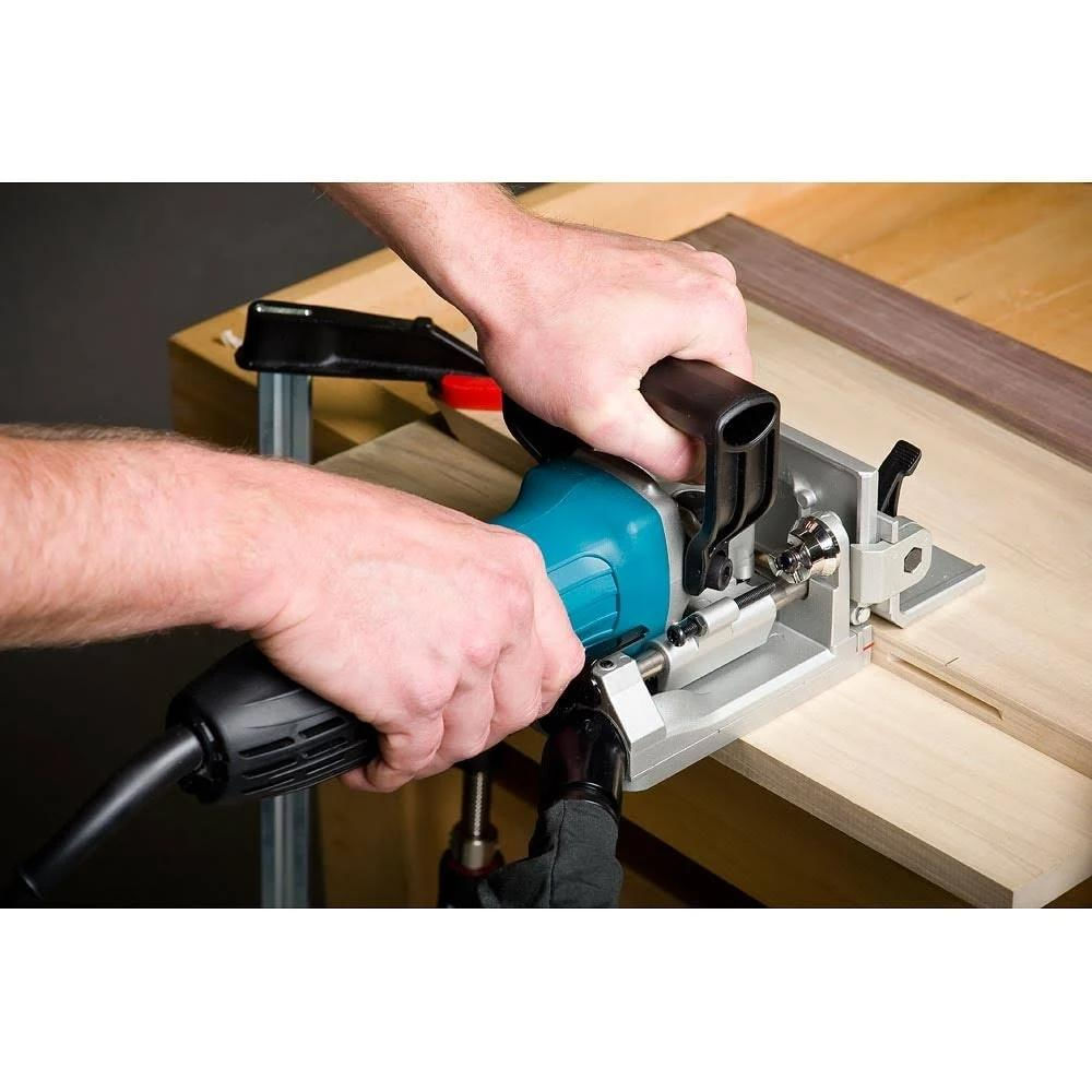 Fresador de Juncao Industrial 710W Com Lamina Guia Saco Coletor Protetor Maleta PJ7000 110V Makita