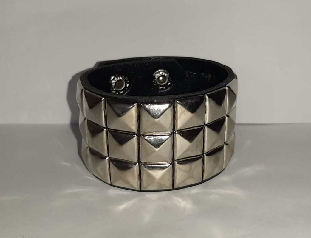 Bracelete Pulseira Courino Spike Tachas Punk Rock Preto