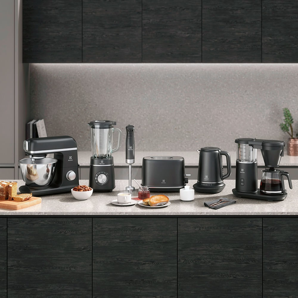 Chaleira Elétrica Electrolux 1,7L Inox Preta Expert com Tecnologia PerfectSense (EKP70) 127V