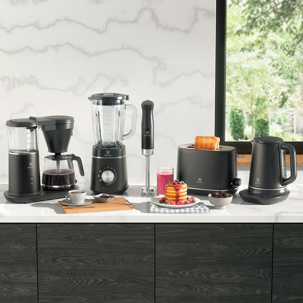 Chaleira Elétrica Electrolux 1,7L Inox Preta Expert com Tecnologia PerfectSense (EKP70) 127V