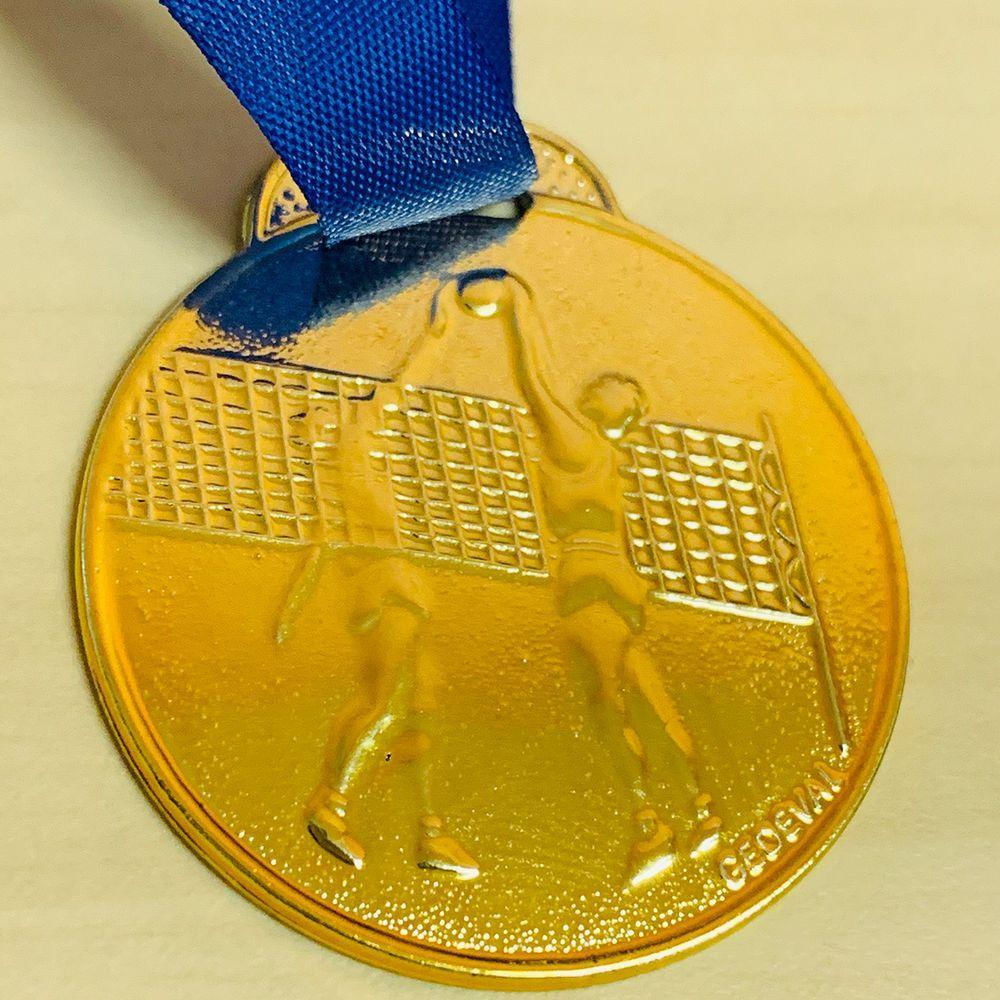 Lote Promocional C- 100 Medalhas Esporte Vôleiball 35mm ouro