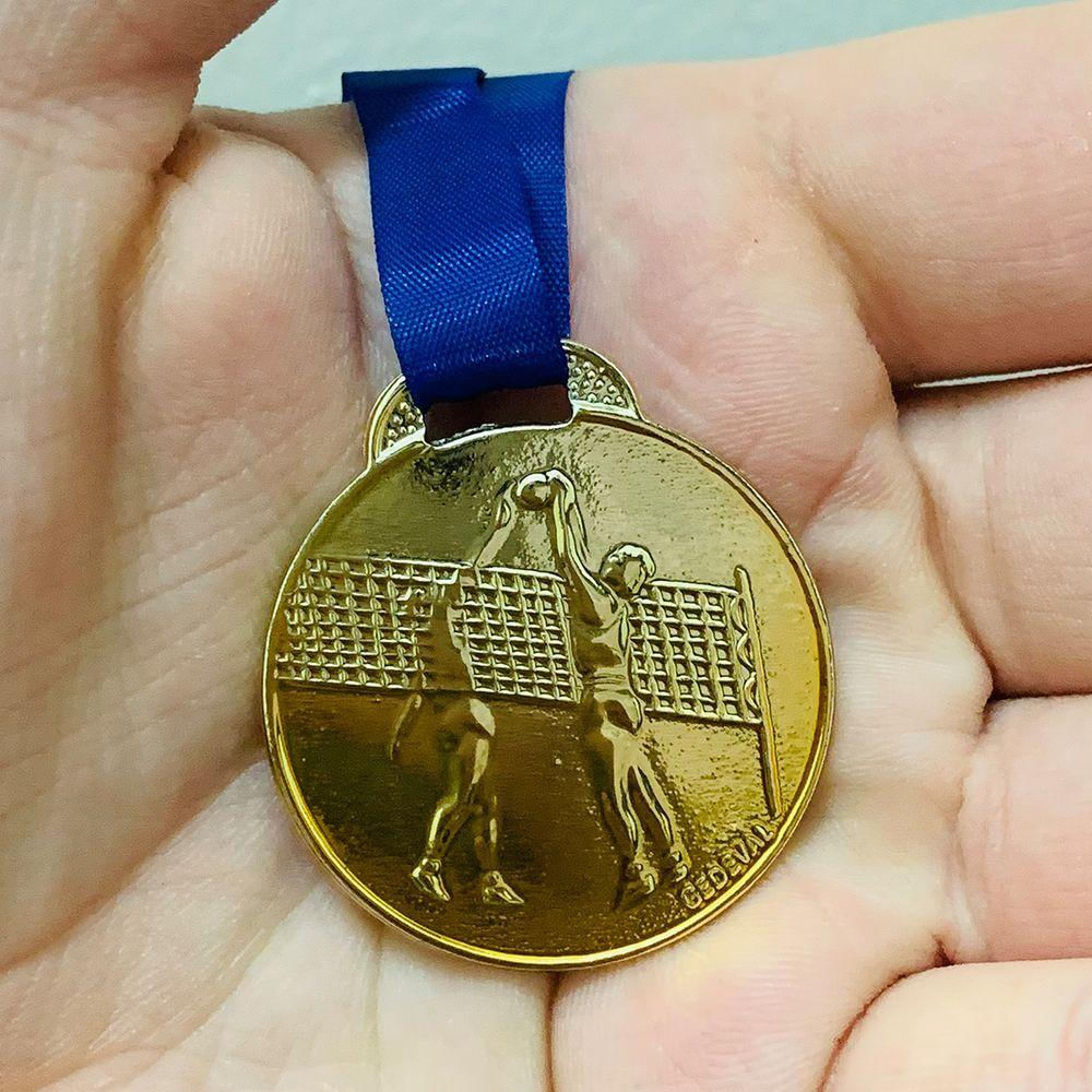 Lote Promocional C- 100 Medalhas Esporte Vôleiball 35mm ouro