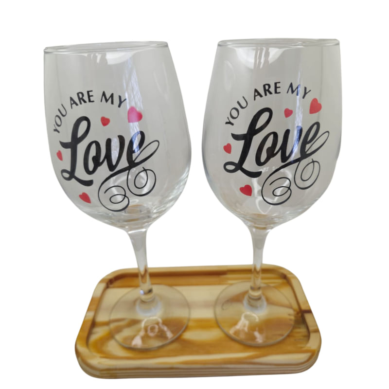 Kit 2 Taças Bandeja Frase Love Personalizada Vinho 490ml