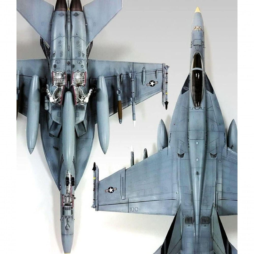 Academy 1-72 F-a-18 Usn Vf-143 Pukin Dogs - Kit de Montagem Para Avião