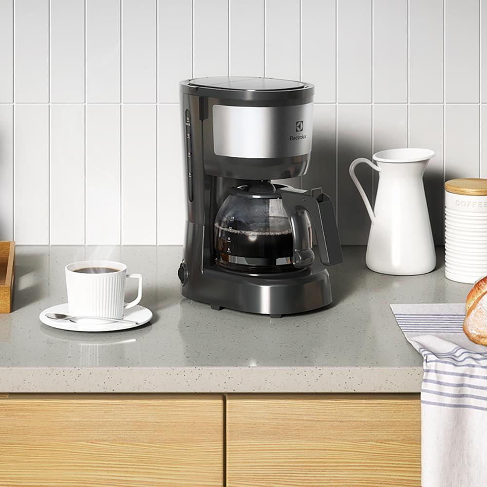 Cafeteira Elétrica Electrolux Efficiente ECM10 15 Xícaras Preto / 110V