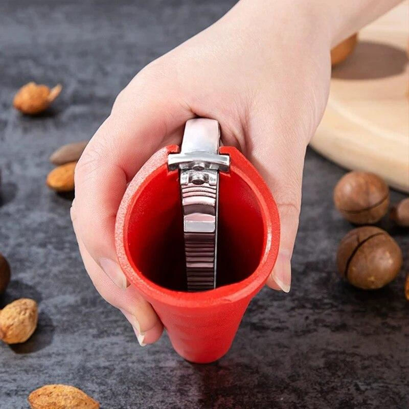 Alicate Quebra-Nozes de Avelã e Noz com Design Ergonômico vermelho