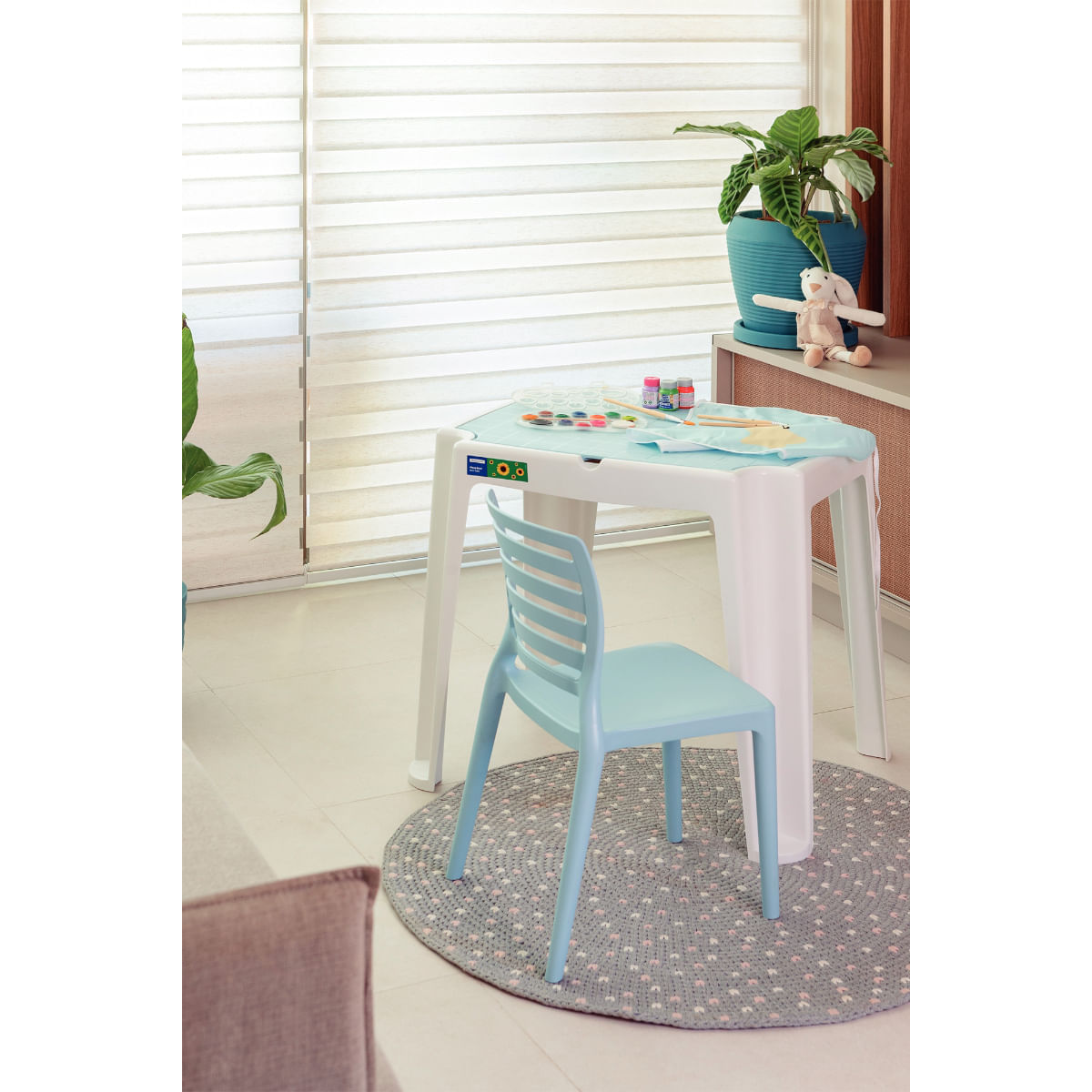 Conjunto Infantil de Mesa e Cadeira Tramontina Beni Azul em Polipropileno com Quadro de Atividades