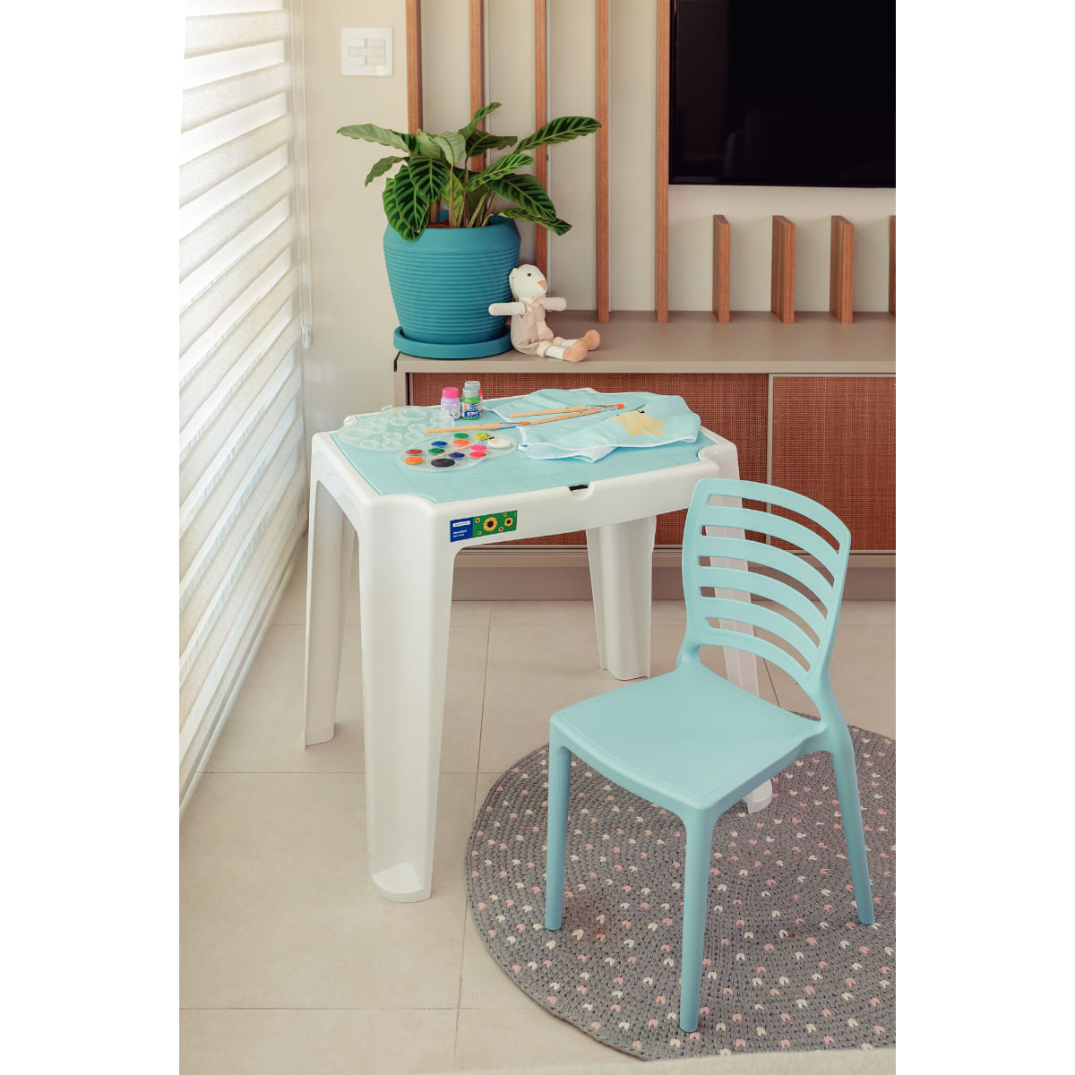 Conjunto Infantil de Mesa e Cadeira Tramontina Beni Azul em Polipropileno com Quadro de Atividades