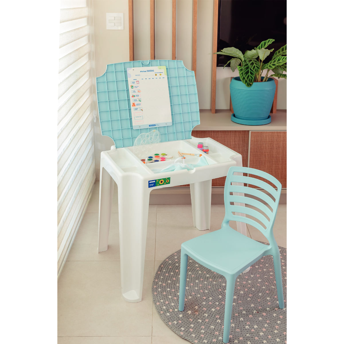 Conjunto Infantil de Mesa e Cadeira Tramontina Beni Azul em Polipropileno com Quadro de Atividades