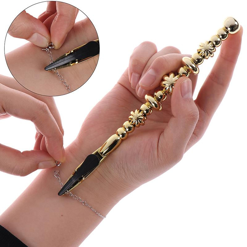 Ferramenta de Ajuda para Colocar Braceletes e Colares