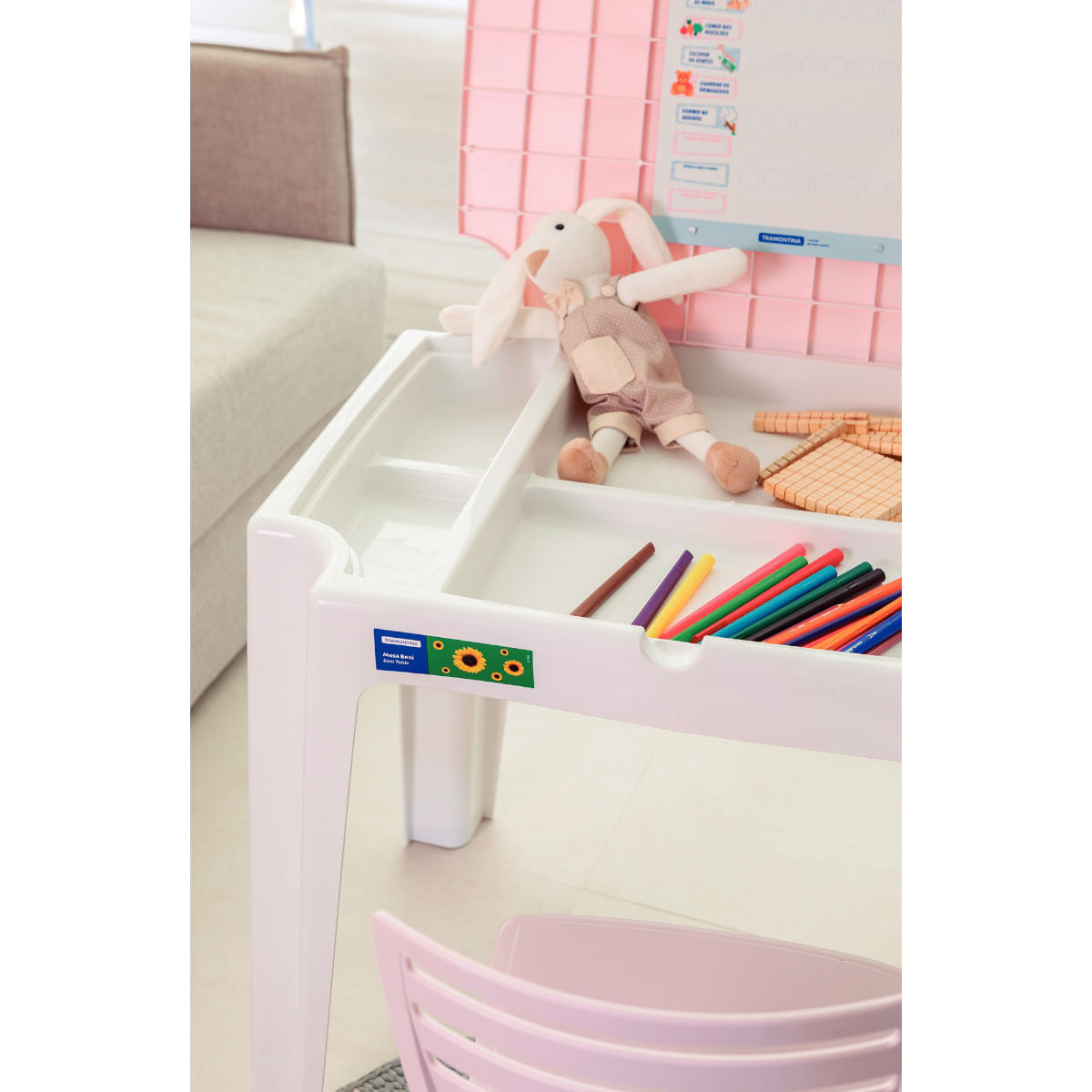 Conjunto Infantil de Mesa e Cadeira Tramontina Beni Rosa em Polipropileno com Quadro de Atividades