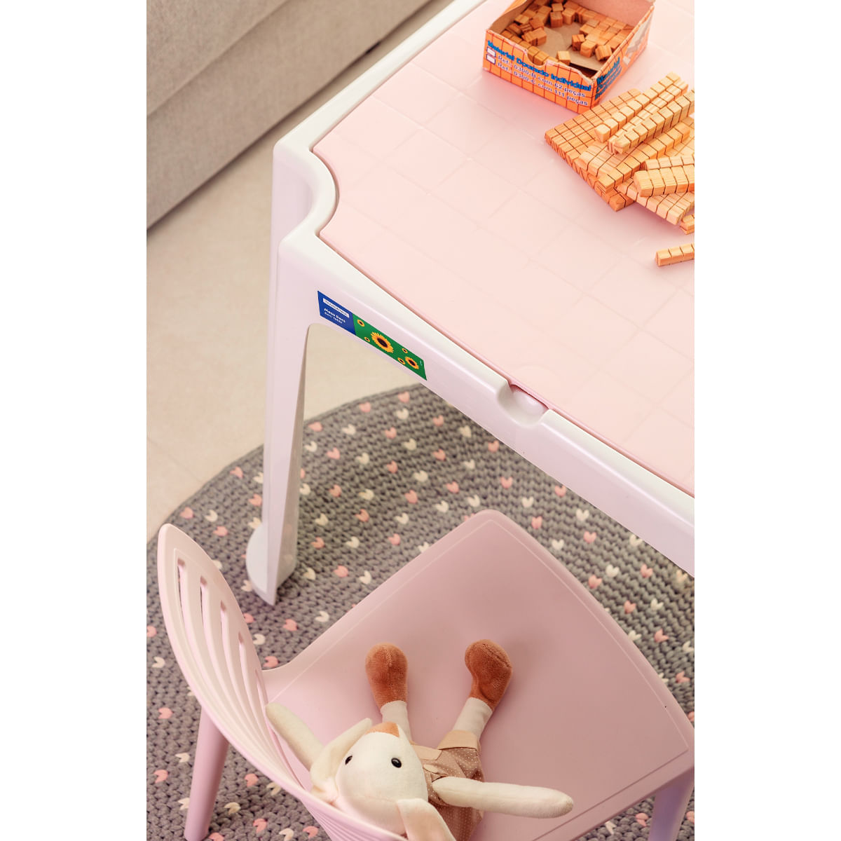 Conjunto Infantil de Mesa e Cadeira Tramontina Beni Rosa em Polipropileno com Quadro de Atividades